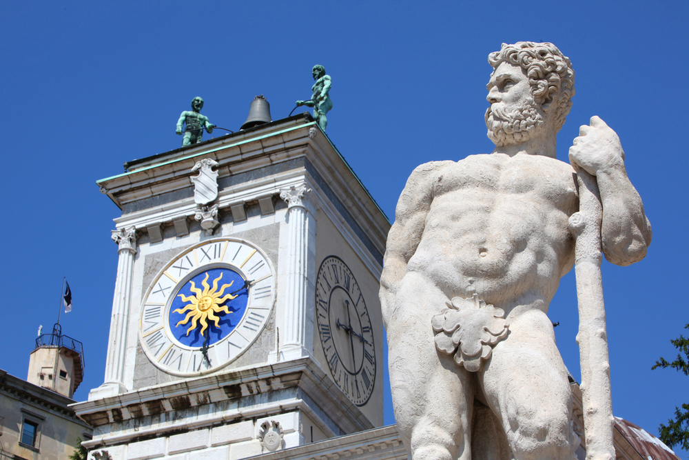 Torre dell'orologio e statua in Piazza della Libertà - Udine